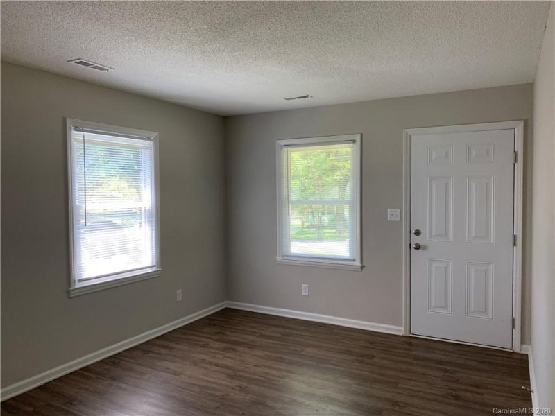 Property image 2 at 606 Ligustrum Street, Charlotte, NC 28206