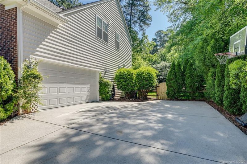 Property image 3 at 10536 Sutherby Drive, Charlotte, NC 28277