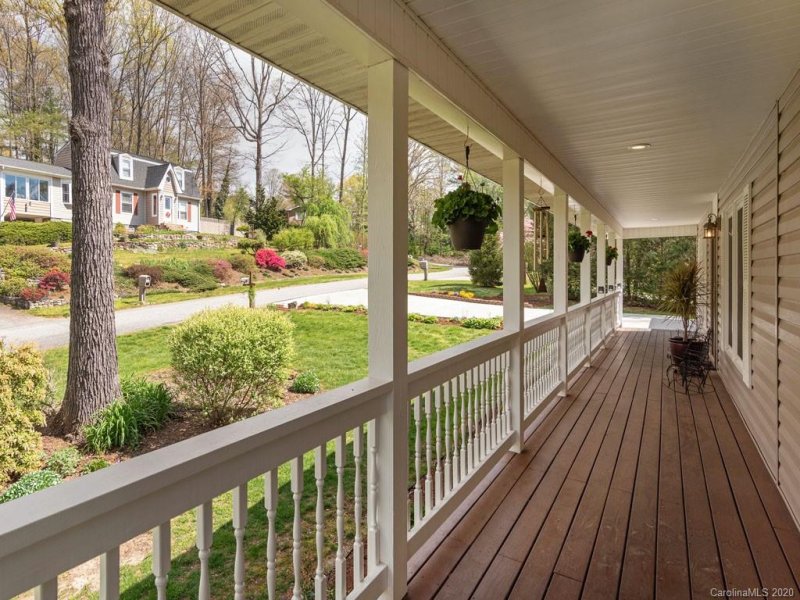 Property image 4 at 36 Starlight Lane, Hendersonville, NC 28792