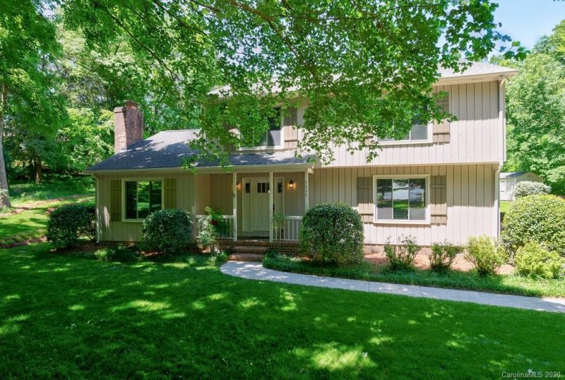 Property image 3 at 5420 Woodcreek Drive, Charlotte, NC 28226