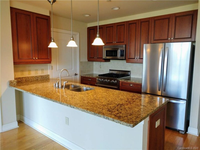 Property image 2 at 701 Royal Court, Charlotte, NC 28202