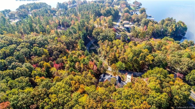 Property image 2 at 211 Greenbay Road, Mooresville, NC 28117