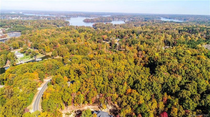 Property image 3 at 211 Greenbay Road, Mooresville, NC 28117