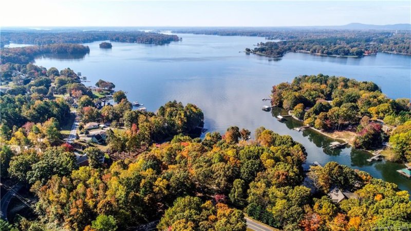 Property image 4 at 211 Greenbay Road, Mooresville, NC 28117