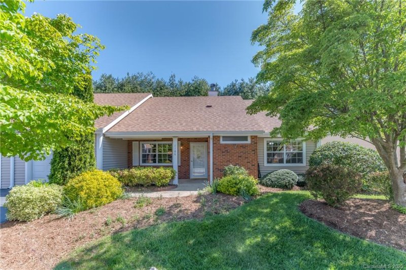 Property image 2 at 1106 Citation Circle, Hendersonville, NC 28739