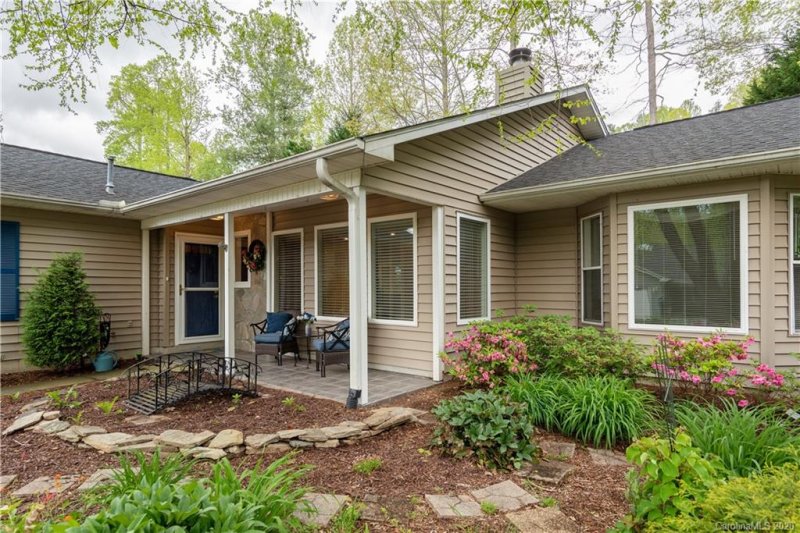 Property image 3 at 706 W St Johns Way, Hendersonville, NC 28791