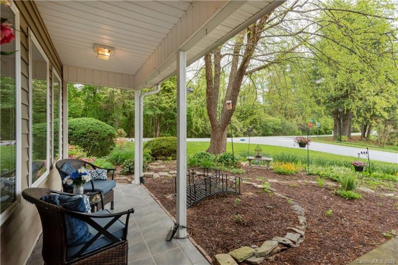 Property image 4 at 706 W St Johns Way, Hendersonville, NC 28791