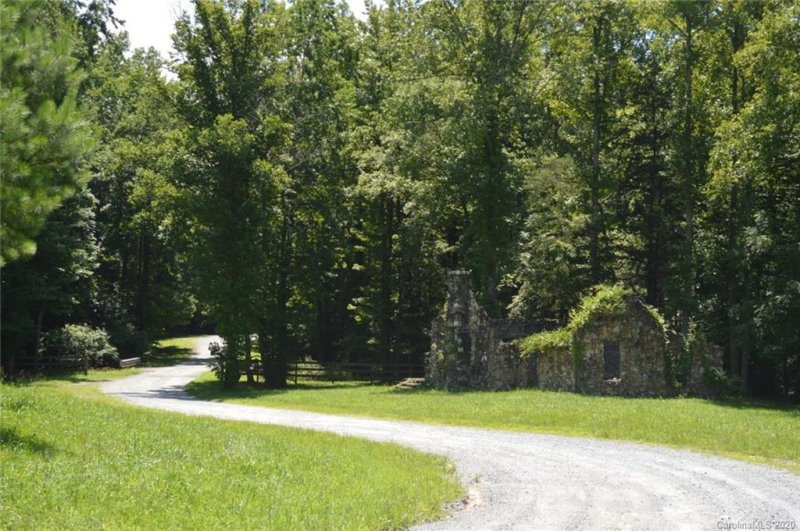 Property image 5 at 54 Stone Cottage Lane, Landrum, SC 29356