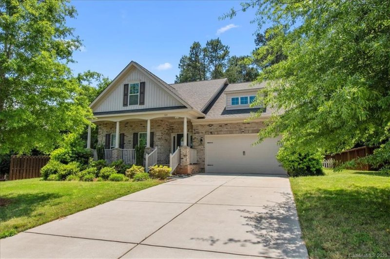 121 Misty Woods Drive