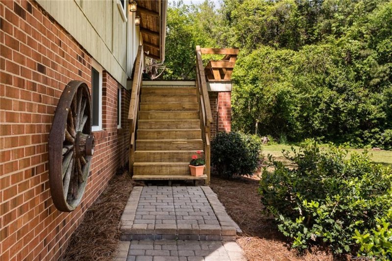 Property image 4 at 295 Lakeshore Drive, Mooresville, NC 28117