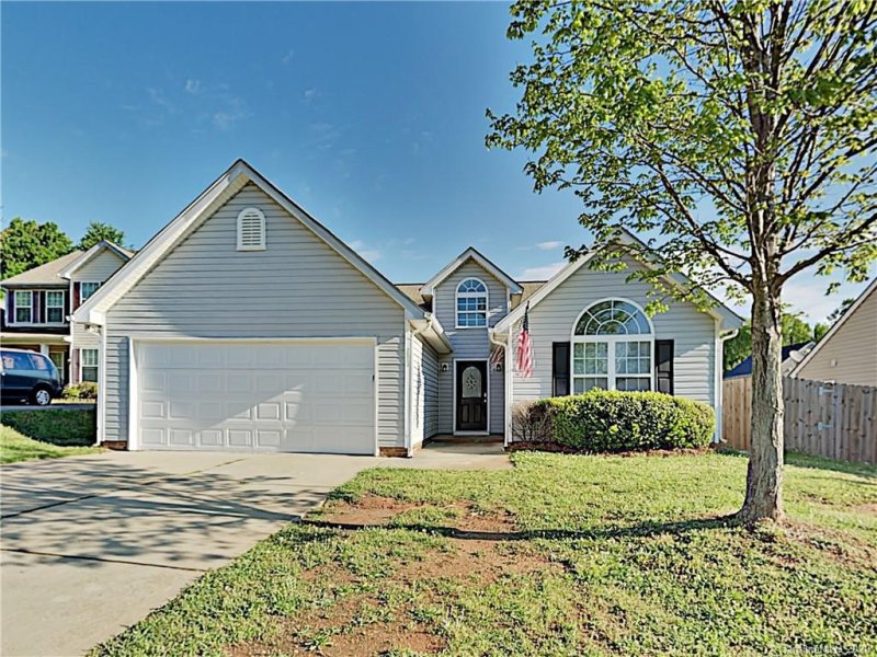 Property image 2 at 7113 Angela Marie Court, Charlotte, NC 28215