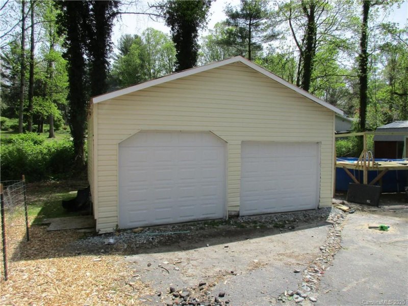 Property image 2 at 713 Knollwood Drive, Hendersonville, NC 28791