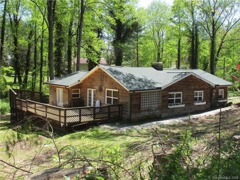 Property image 4 at 713 Knollwood Drive, Hendersonville, NC 28791