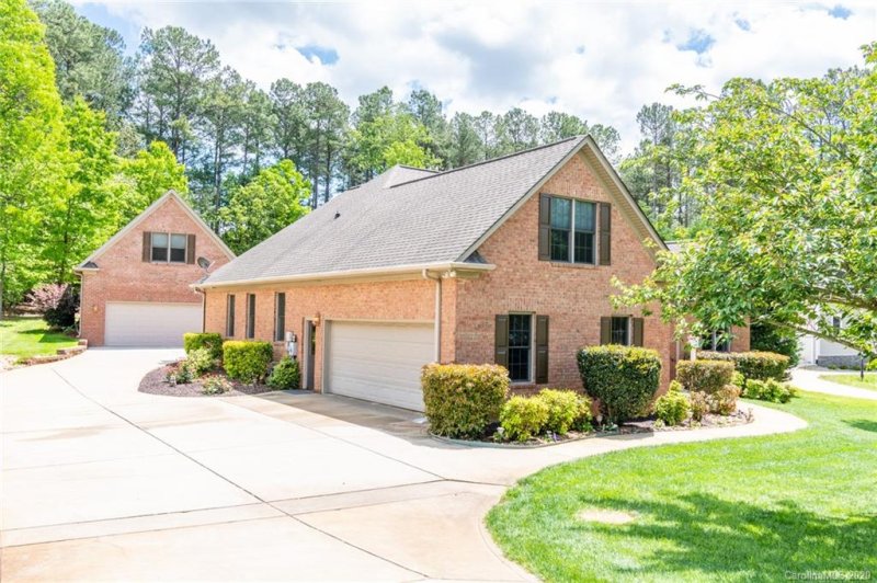 Property image 3 at 2592 Camelia Pointe Drive, Sherrills Ford, NC 28673