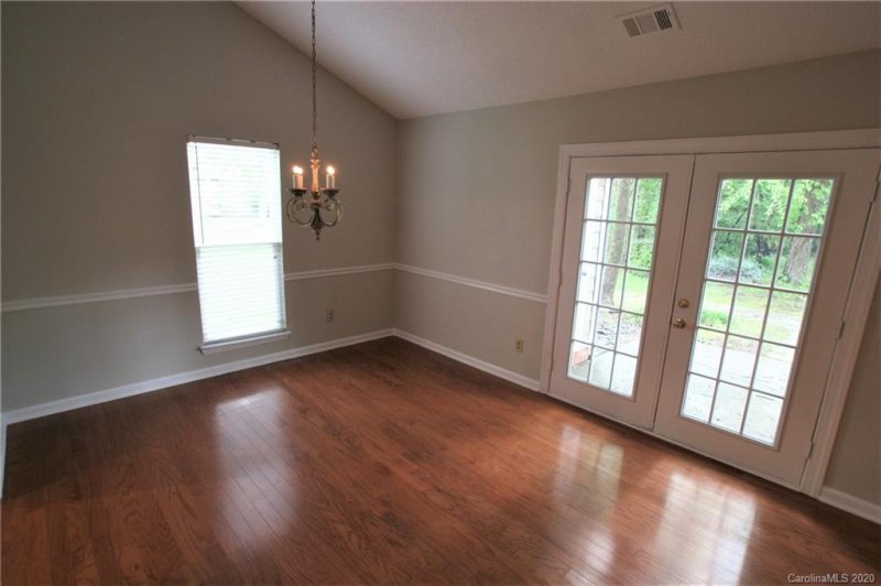 Property image 4 at 10527 Queensmead Circle, Charlotte, NC 28273