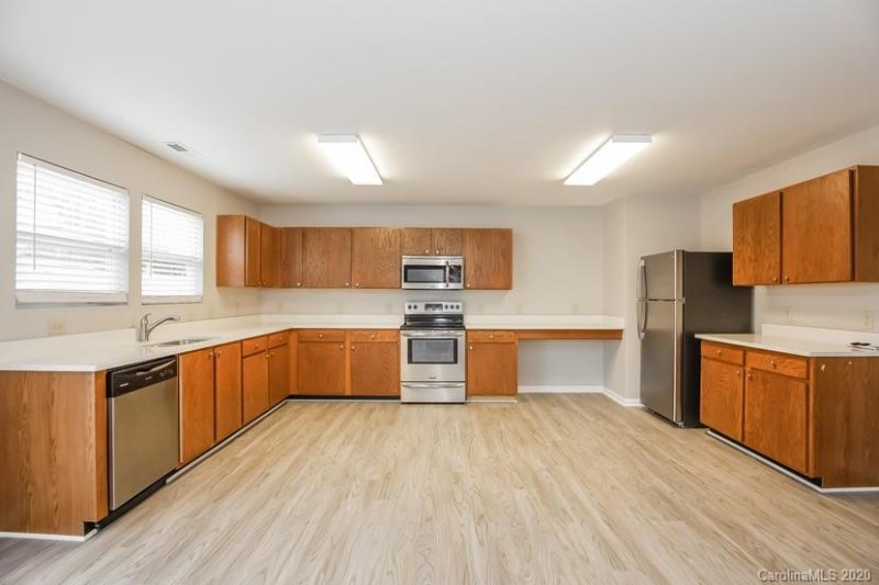 Property image 4 at 3325 Aldwych Way, Charlotte, NC 28216