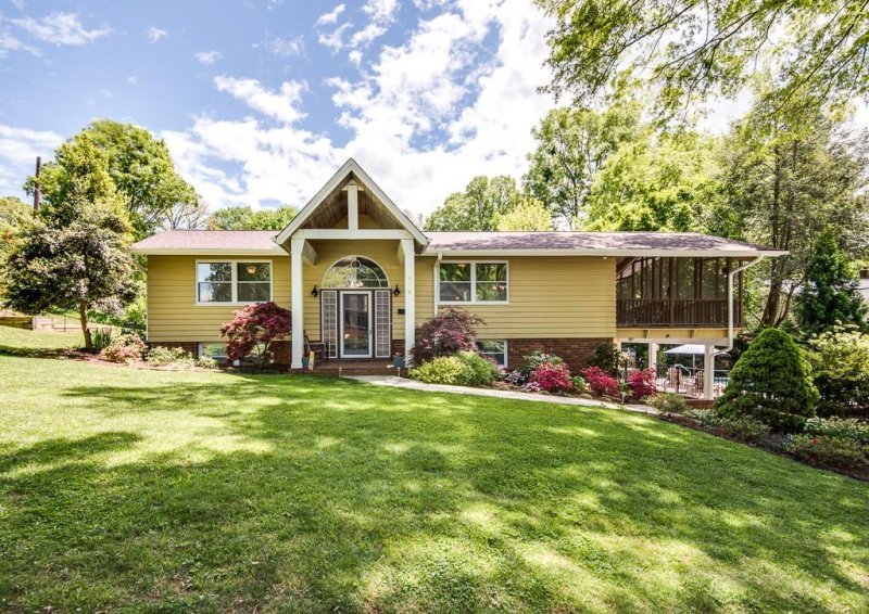 556 10th Street Drive