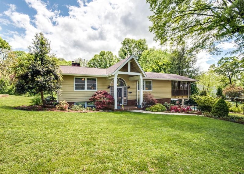 Property image 2 at 556 10th Street Drive, Hickory, NC 28601