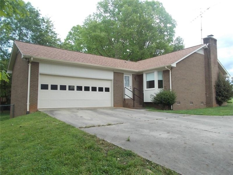 Property image 3 at 3239 15th Street, Hickory, NC 28601