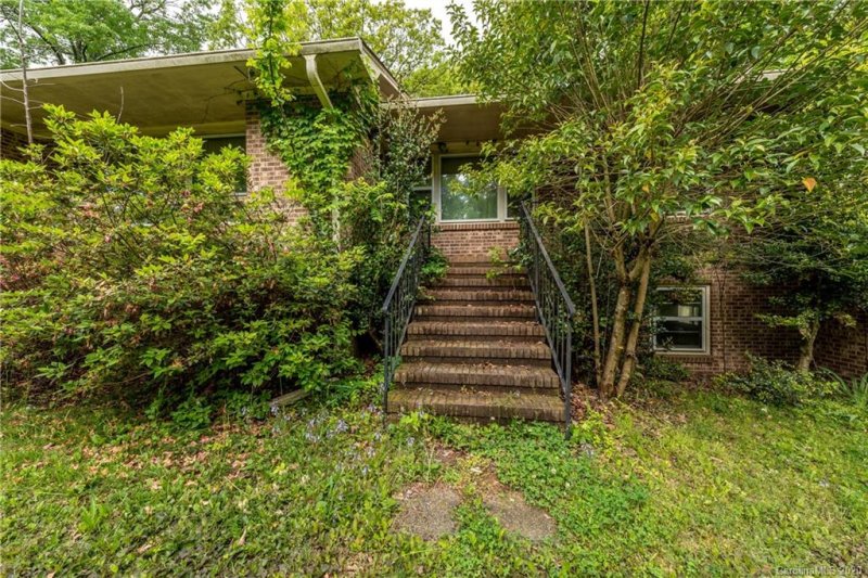 Property image 2 at 2900 Westerwood Drive, Charlotte, NC 28214