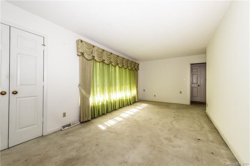 Property image 4 at 2900 Westerwood Drive, Charlotte, NC 28214