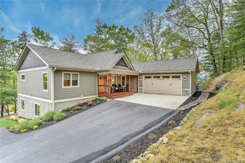 Property image 3 at 494 Rockmoor Way, Hendersonville, NC 28791