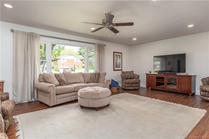 Property image 3 at 304 Springview Drive, Waynesville, NC 28786