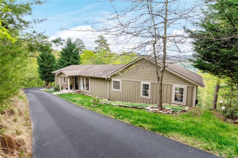 Property image 3 at 135 Black Oak Drive, Asheville, NC 28804