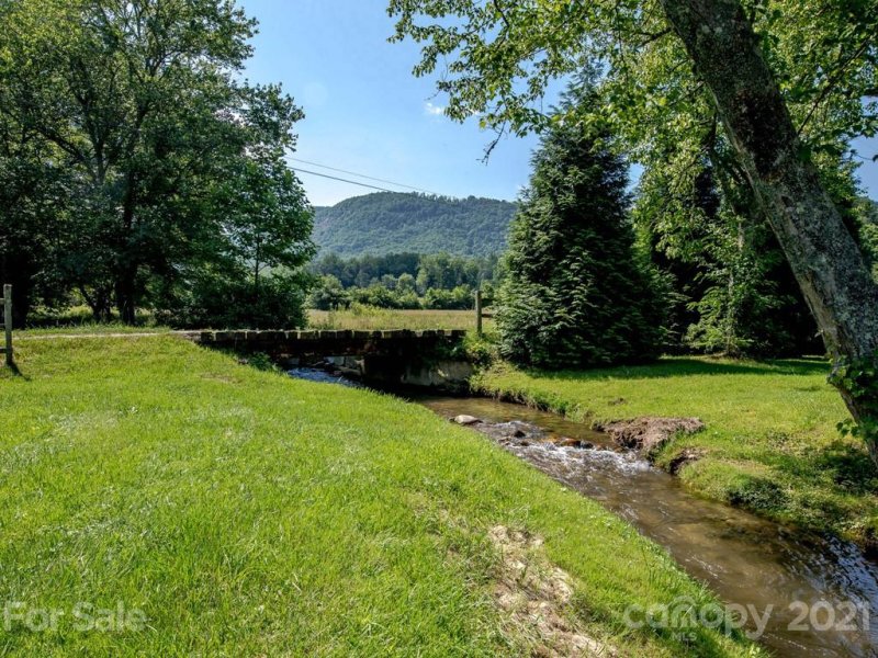 Property image 5 at 132 Sovereign Lane, Fairview, NC 28730