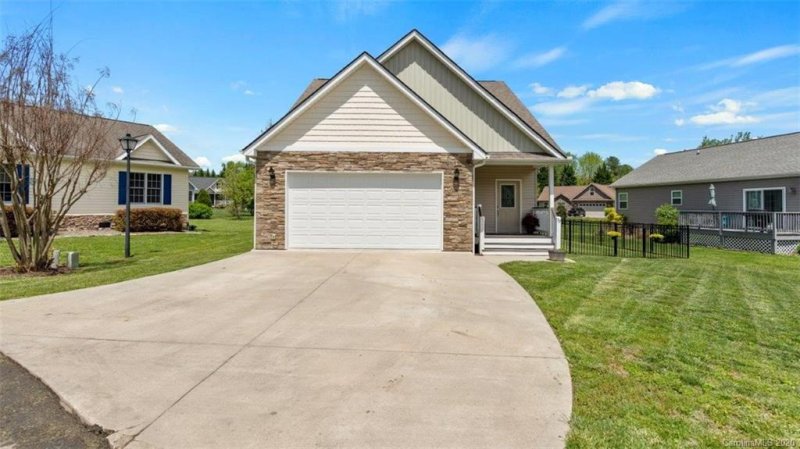 Property image 3 at 32 Grasshopper Drive, Etowah, NC 28729