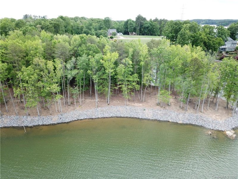 Property image 2 at 125 Hawkes Point Drive, Troutman, NC 28166