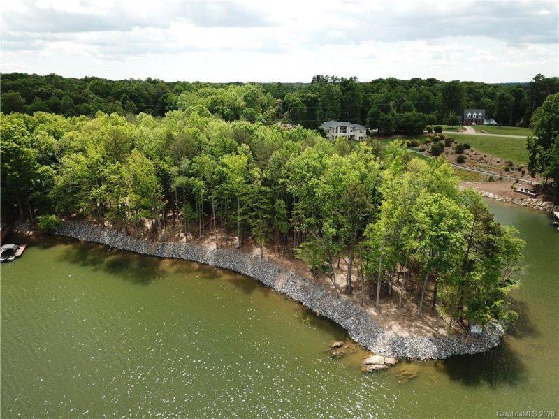 Property image 3 at 125 Hawkes Point Drive, Troutman, NC 28166