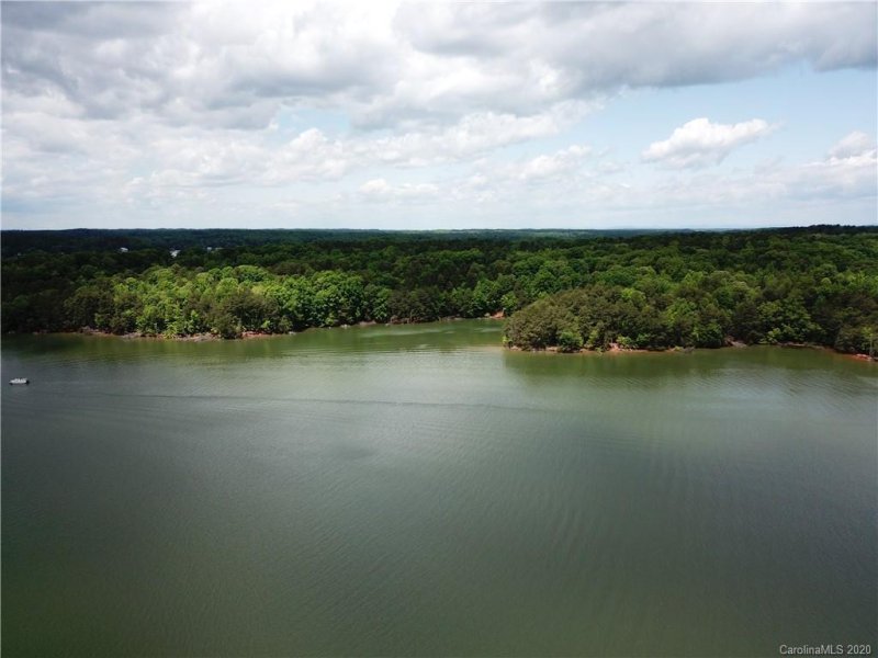 Property image 5 at 125 Hawkes Point Drive, Troutman, NC 28166