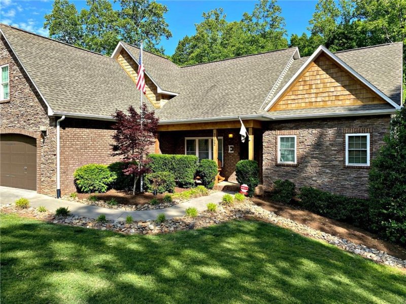 Property image 2 at 1122 Waterford Drive, Hickory, NC 28602