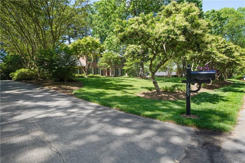 Property image 2 at 109 36th Avenue, Hickory, NC 28601