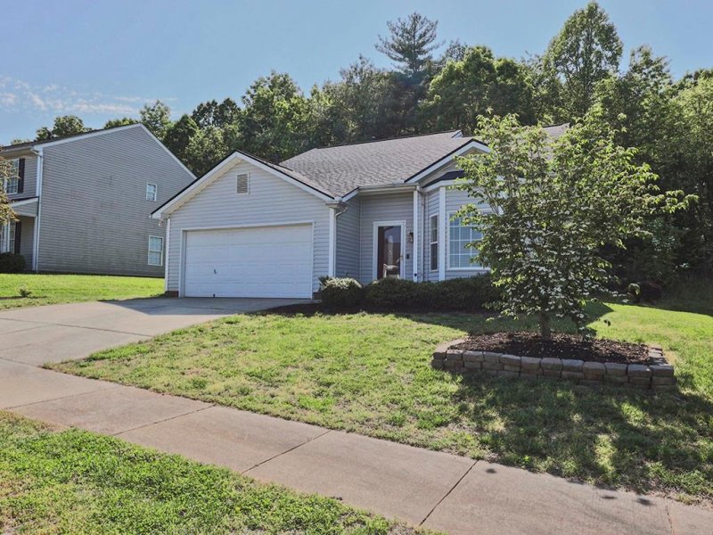 Property image 2 at 1942 8th Street, Hickory, NC 28602