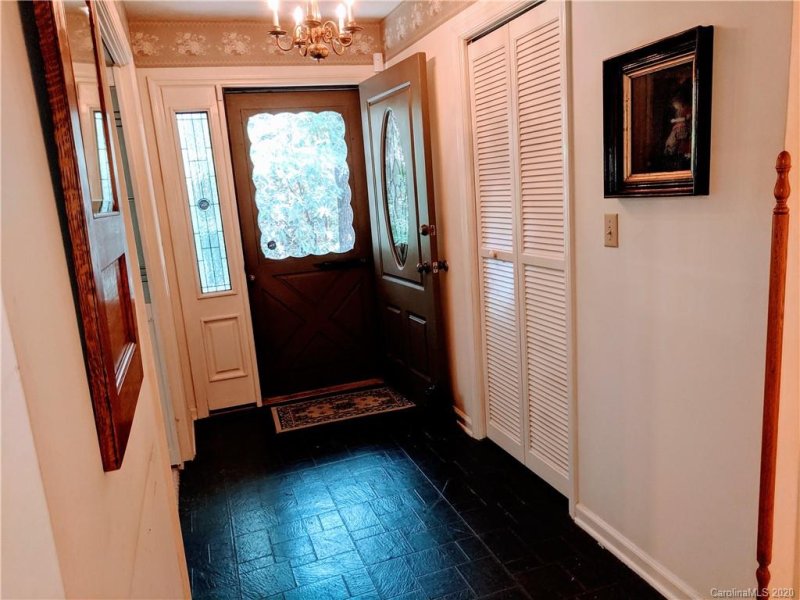 Property image 3 at 127 Castleton Lane, Hendersonville, NC 28791