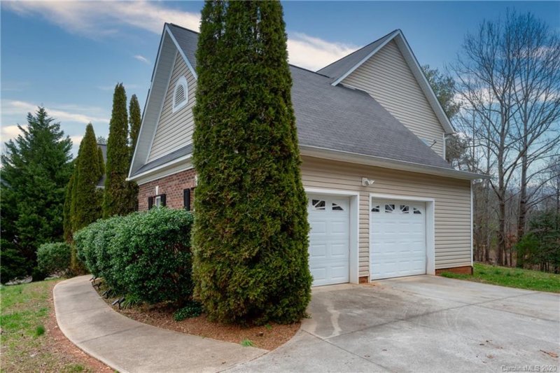 Property image 3 at 5648 Crown Terrace, Hickory, NC 28601