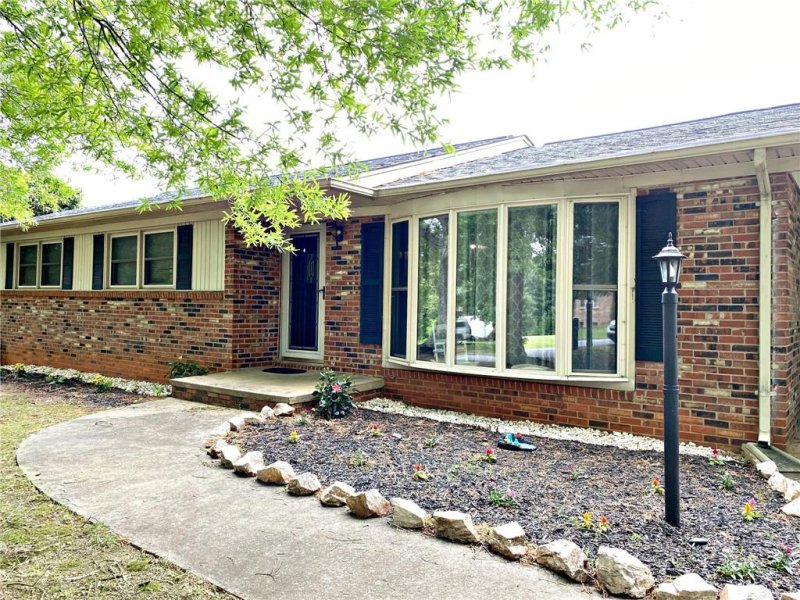 Property image 2 at 5460 Clover Street, Hickory, NC 28602