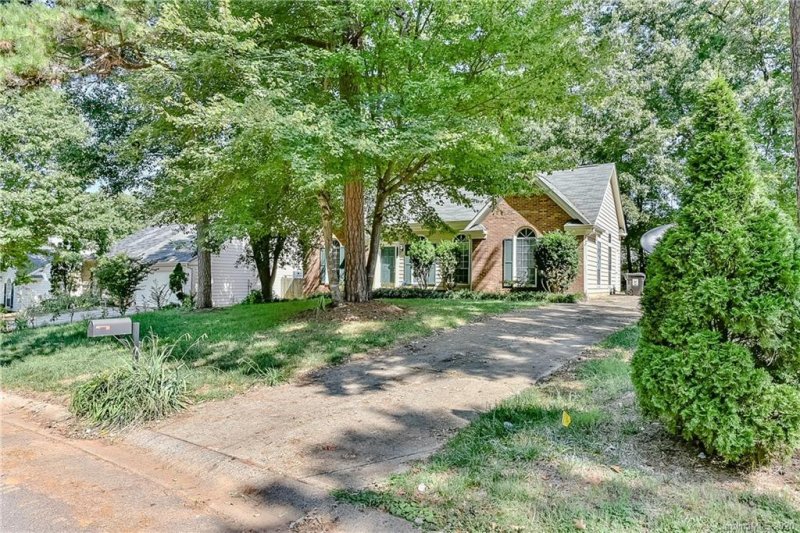 Property image 2 at 8409 Red Setter Lane, Charlotte, NC 28227