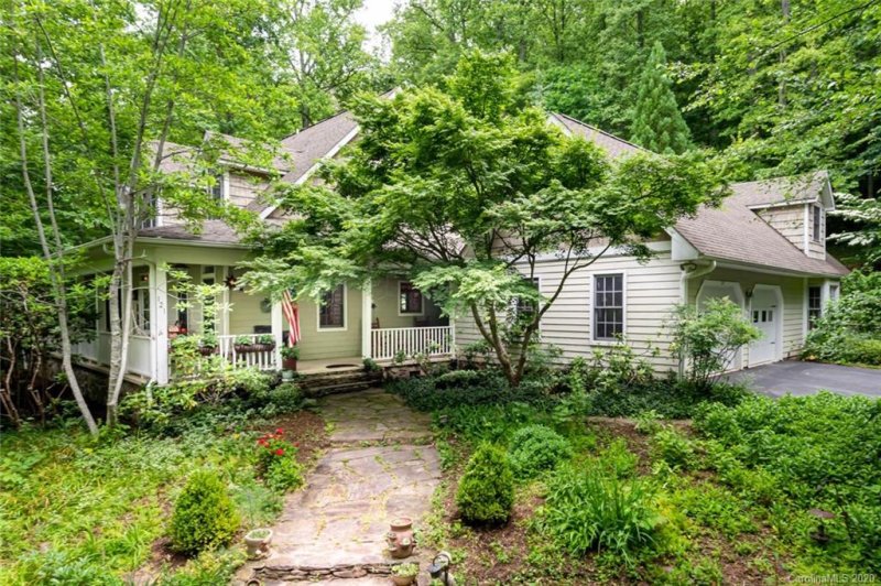 Property image 2 at 121 Rathfarnham Circle, Asheville, NC 28803