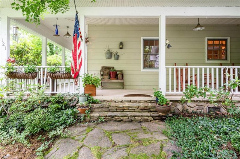 Property image 3 at 121 Rathfarnham Circle, Asheville, NC 28803
