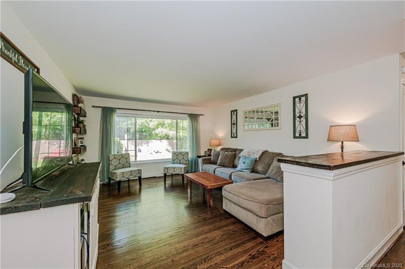 Property image 4 at 1400 Tarrington Avenue, Charlotte, NC 28205