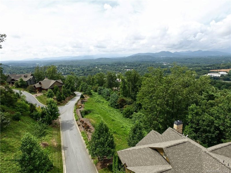 Property image 3 at 34 Points West Drive, Asheville, NC 28804