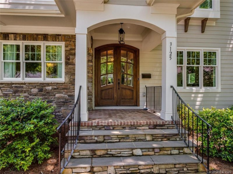 Property image 2 at 3125 Brookridge Lane, Charlotte, NC 28211