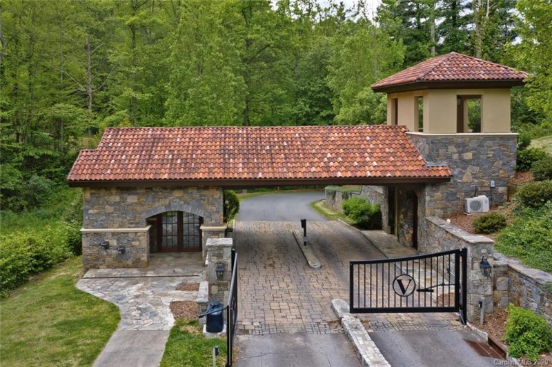 Property image 2 at 8 Waxwing Lane, Asheville, NC 28804