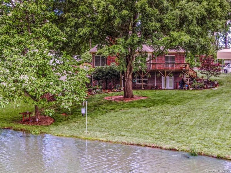 Property image 2 at 162 Hazelton Loop, Mooresville, NC 28117