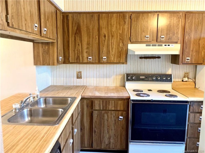 Property image 3 at 7611 Holly Grove Court, Charlotte, NC 28227