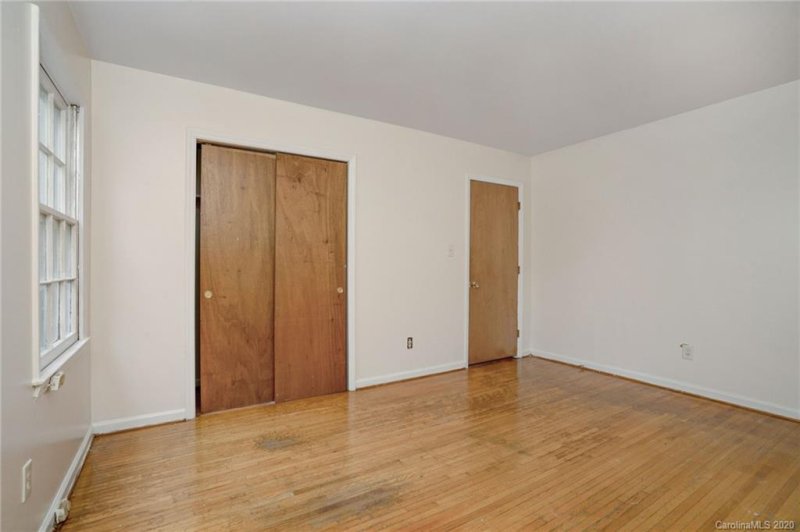 Property image 4 at 6914 Idlewild Road, Charlotte, NC 28212