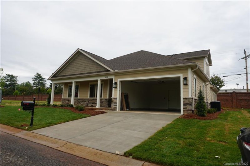 1012 The Glen Street